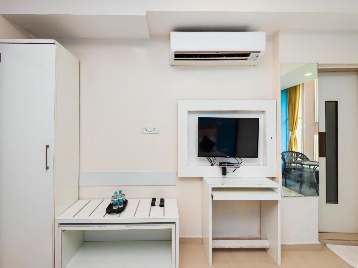 Hotel Aura - Near Malad Link Road Gorai Exteriér fotografie