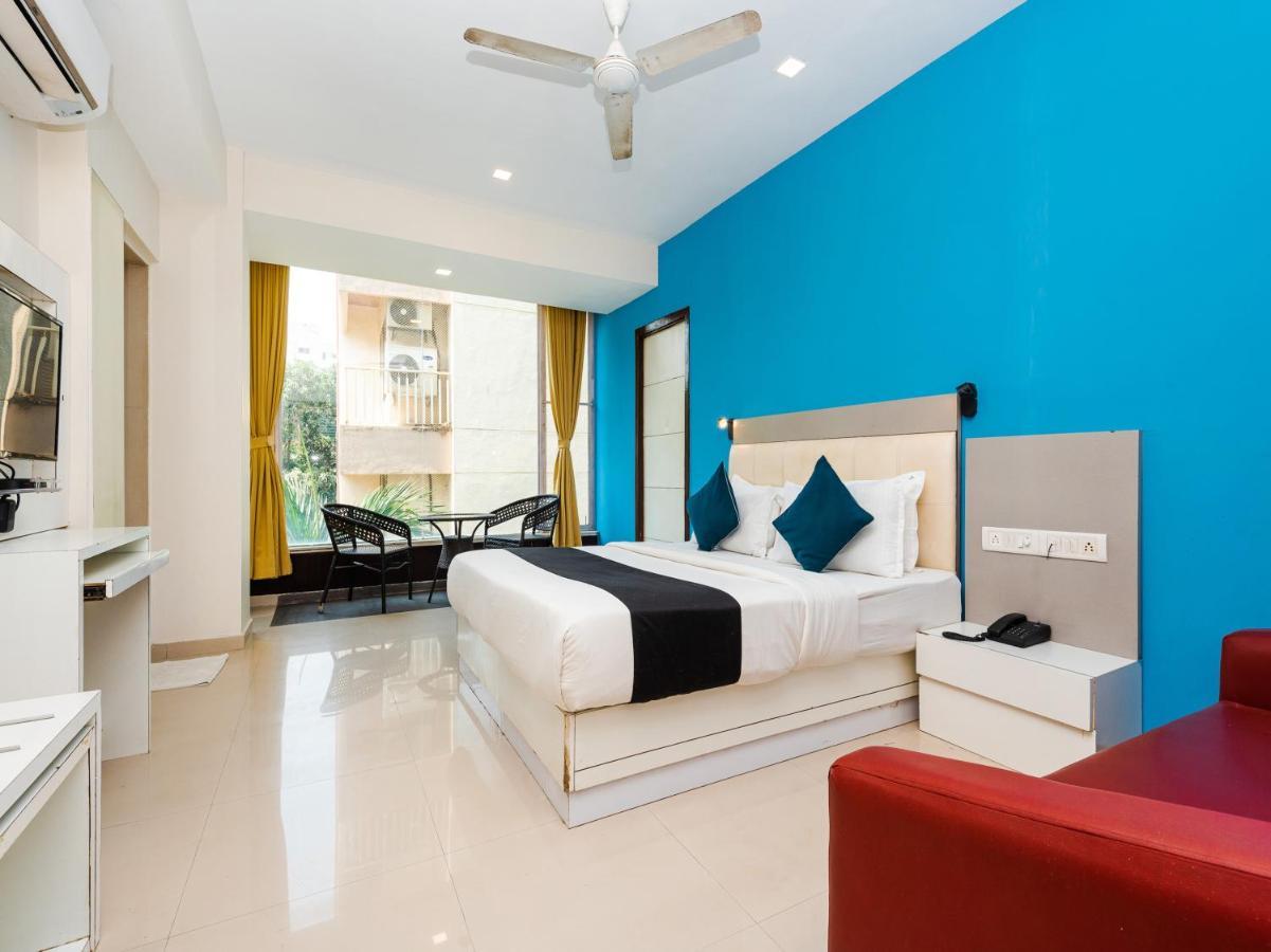 Hotel Aura - Near Malad Link Road Gorai Exteriér fotografie