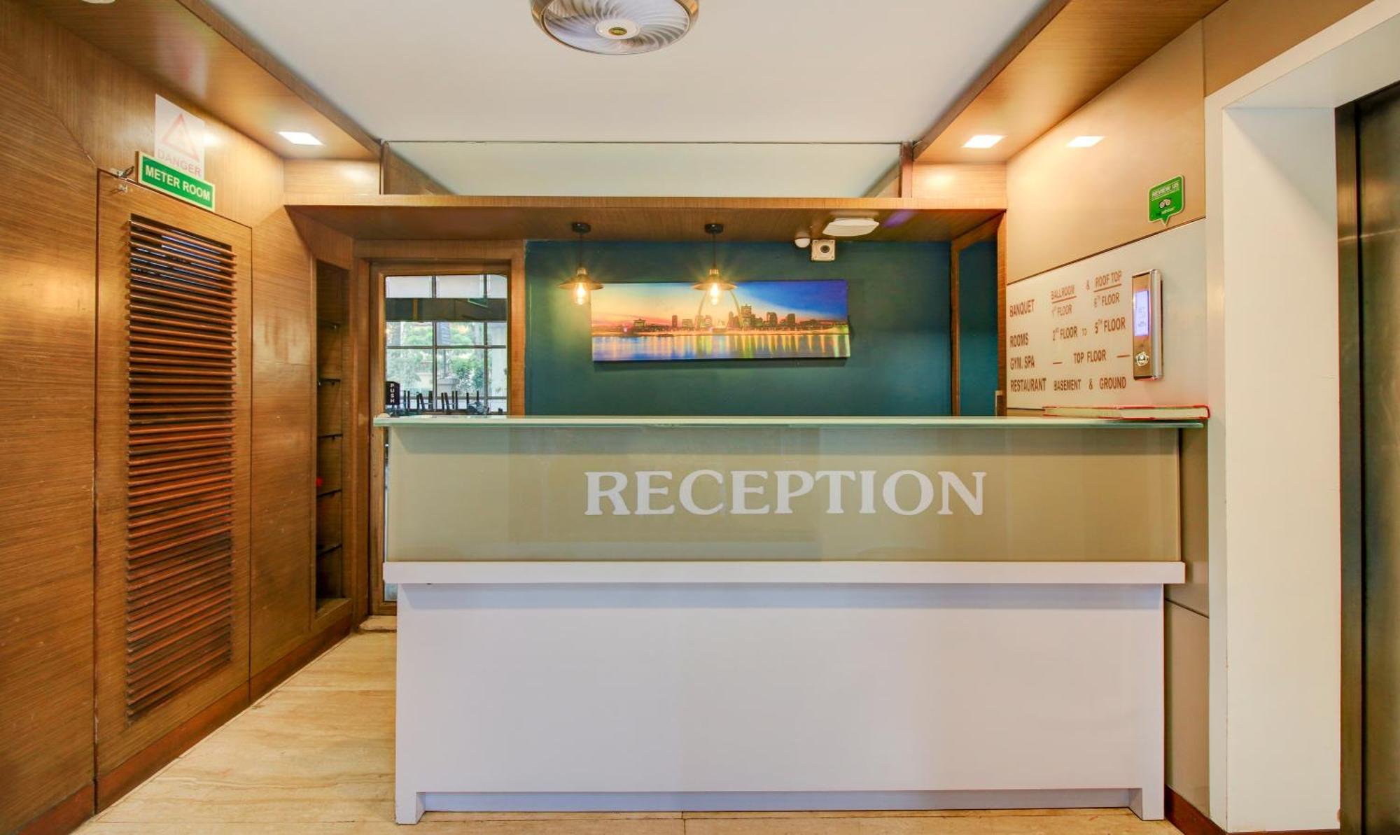 Hotel Aura - Near Malad Link Road Gorai Exteriér fotografie